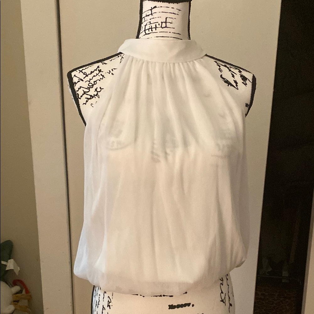 Alice & Olivia White Relaxed Blouse with Pleated Mandarin Collar